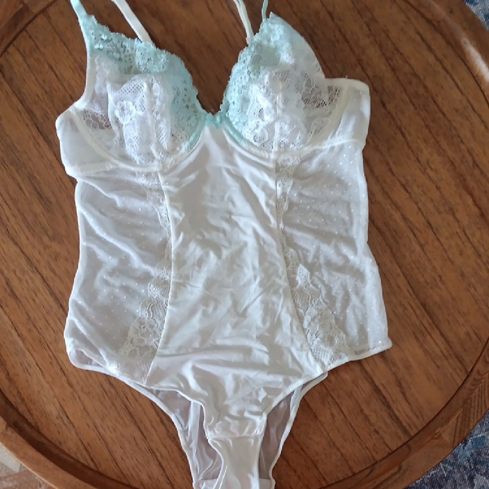 Gilligan & O'Malley White and Blue Satin Chemise
